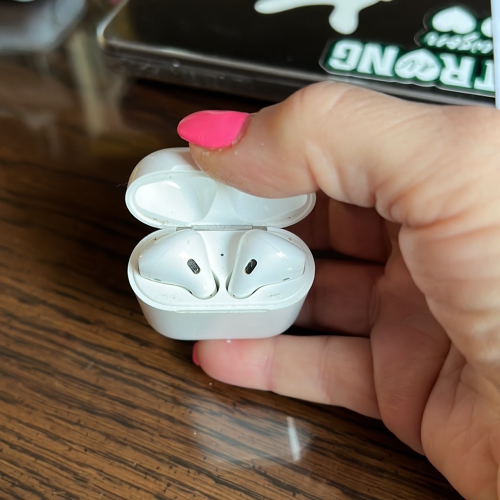 Apple AirPods - Picture 3 of 8